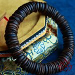 Vòng Trầm Hương Hạt Dẹp | 12 ly | Trầm Bì Rễ Chìm Nước
