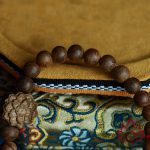 Vòng Trầm Hương Hạt Tròn Hoa Sen 6 Ly Trầm Tốc Kiến Tự Nhiên